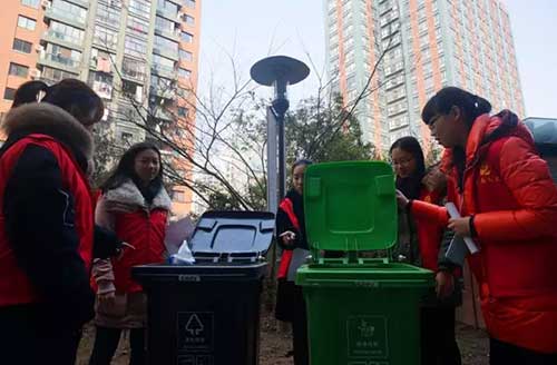 垃圾分類系列： 垃圾桶蓋合起來(lái)！